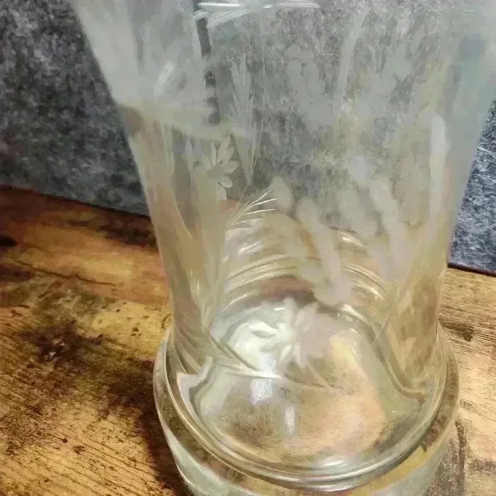 Vintage Clear Glass Liquor Decanter With Cut Fern Pattern No stopper - Picture 9 of 10